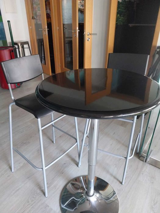 secretárias e outras mesas