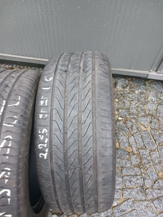 Vendo pneus semi-novos 225/55/16 Continental