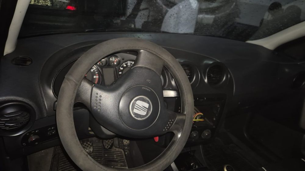 Seat Ibiza 6l para pecaa