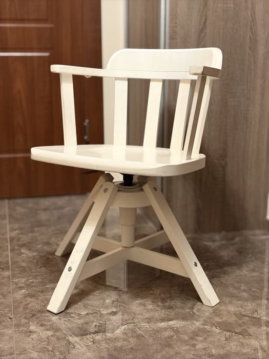 Drewniane krzesło IKEA