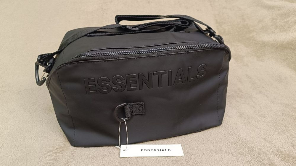 Стильна сумка на плече для речей ESSENTIALS ессентіалс