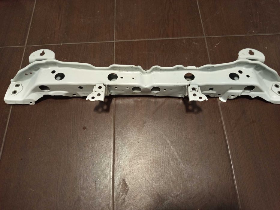 Mocowanie górne toyota Yaris 3