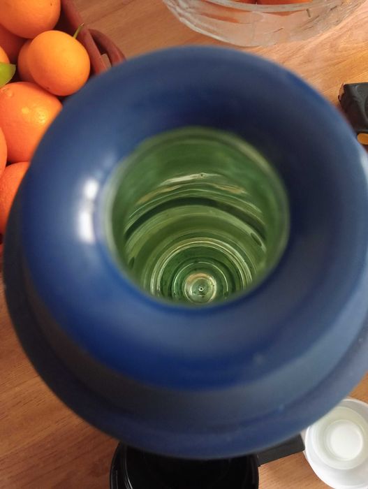 Garrafa térmica com capacidade de 1,8lt