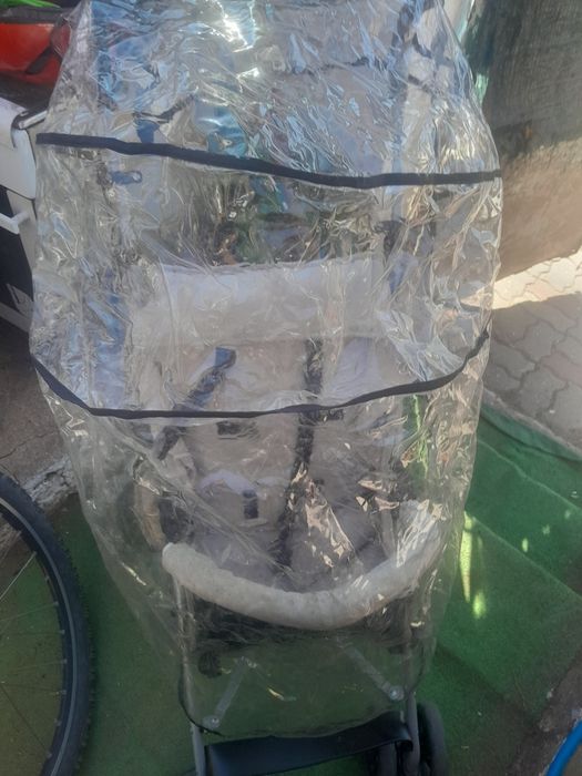 Carrinho bebe c/ capa de chuva 10€