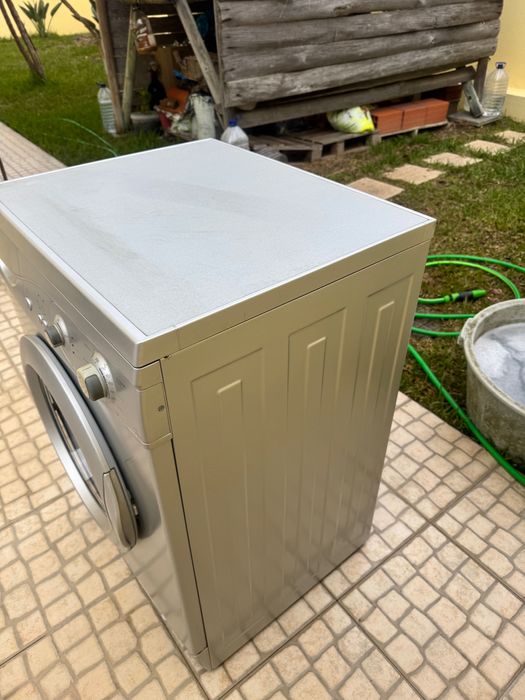 Máquina de lavar roupa Balay em inox