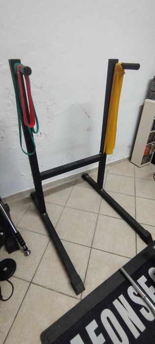 Estação para trabalhar triceps, fundos e abdominais.