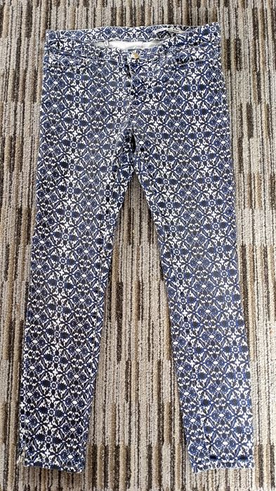 Spodnie do kostek suwaki po bokach wzorzyste Zara slim fit