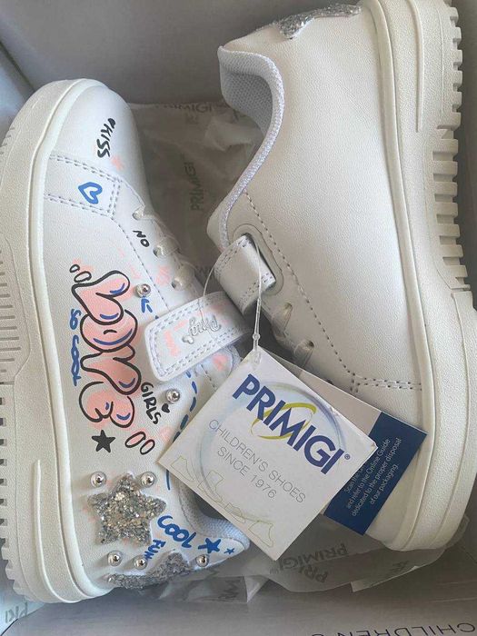 Яскраві туфельки Primigi.