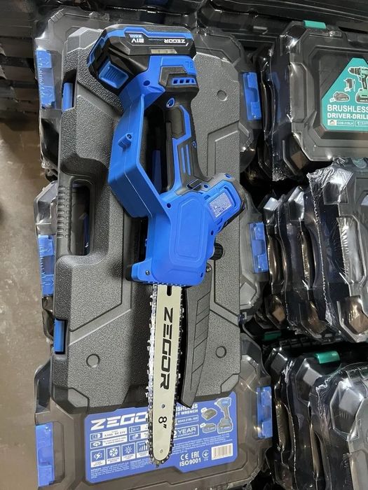 Акумуляторна ланцюгова пила Zegor CSAX-21BL-8 з кейсом