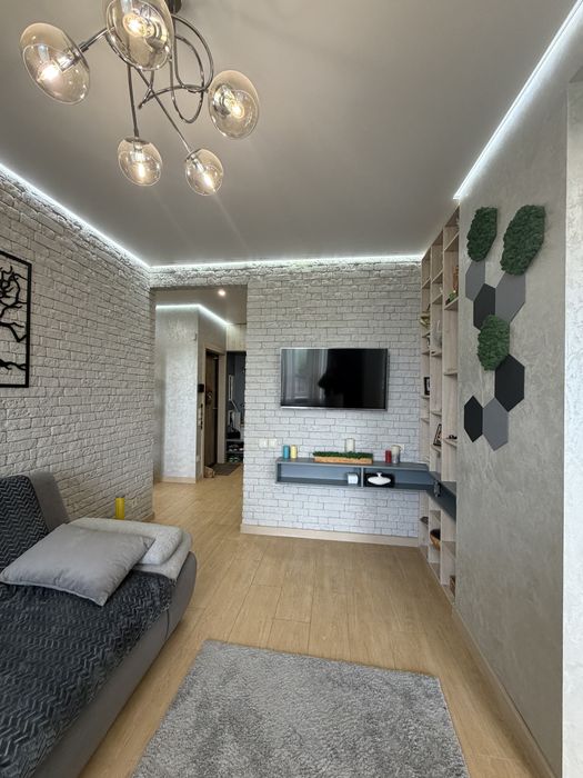 Від власника 2к + кухня-вітальня 80 м² | Новий ремонт