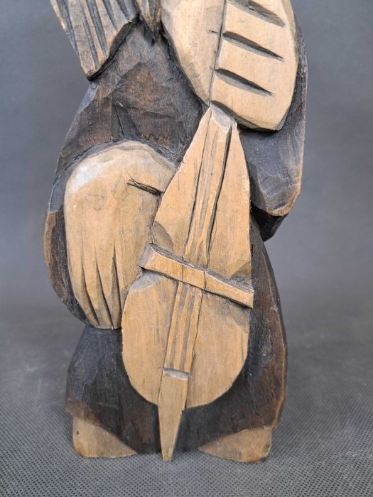 Muzykant, ludowa rzeźba drewniana, wys. 30 cm