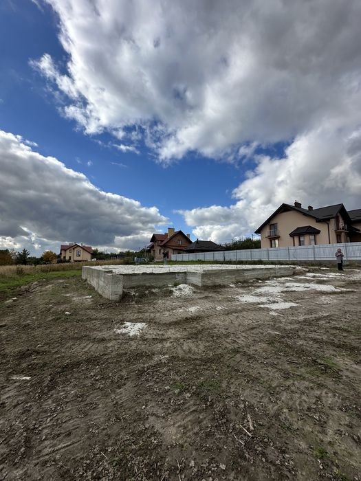 Продаж будинку 146.92 м.кв. спарки у с. Малехів на етапі фундаменту