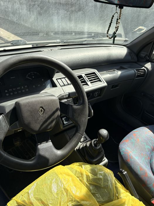 renault clio 1995