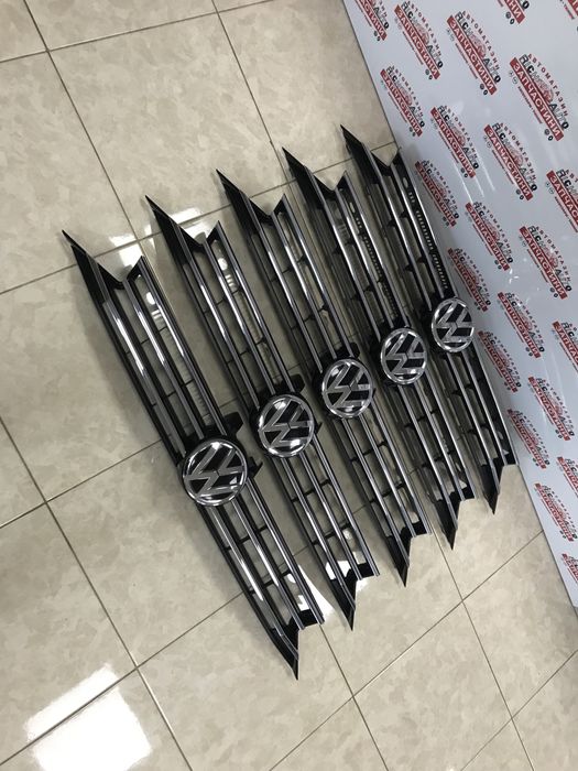 Решітка радіатора VW Touran 2015-