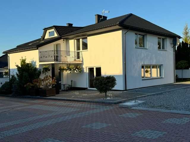 Dom Cerekiew plus Hala