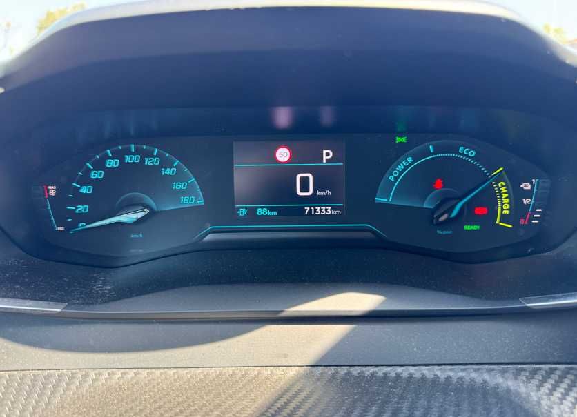 Peugeot e-2008 50 kWh Allure Pack - Garantia