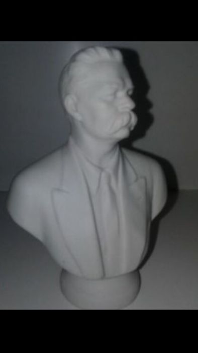 Бюст Горький