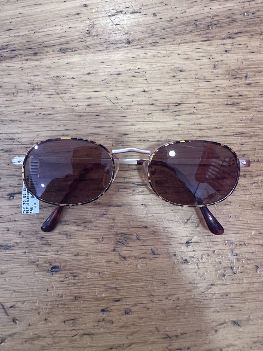 Óculos de Sol Guess Vintage Oval (Modelo Pacific GU893) – Novos com Etiqueta