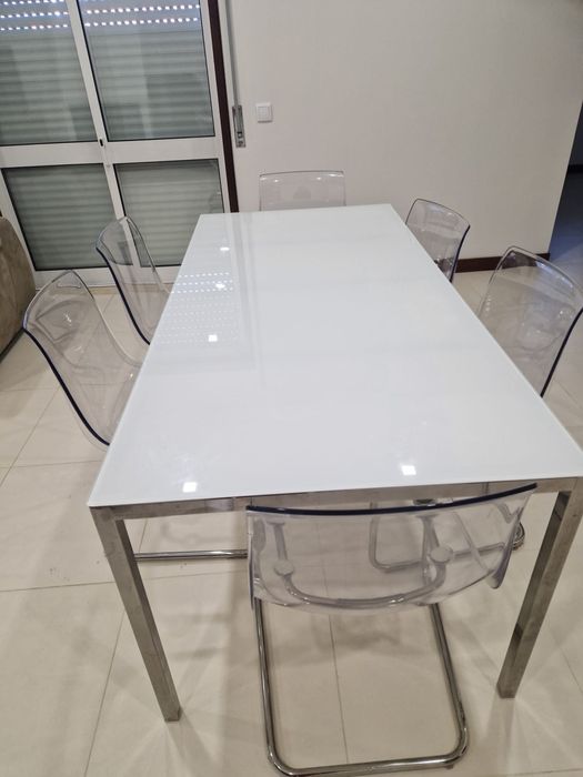 Mesa de jantar c/ cadeiras