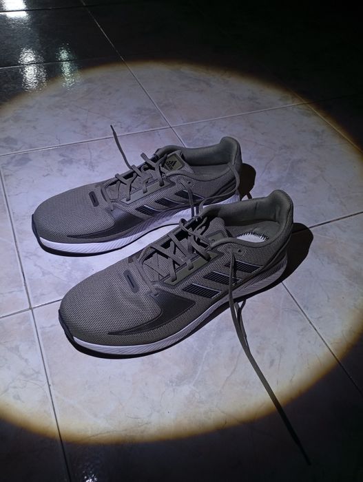 Vendo sapatilhas adidas 45