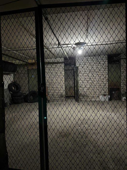 Гараж-стоянка  Північний, Коновальця   1700  у.о.