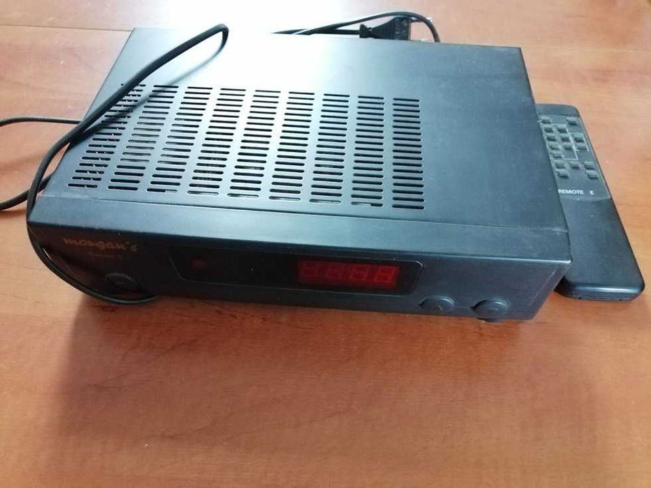 Tuner satelitarny telewizyjny Morgan's Denver II z pilotem. Super stan