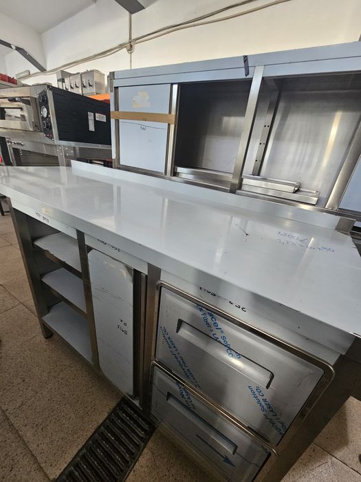 Bancada de inox com tulha de café