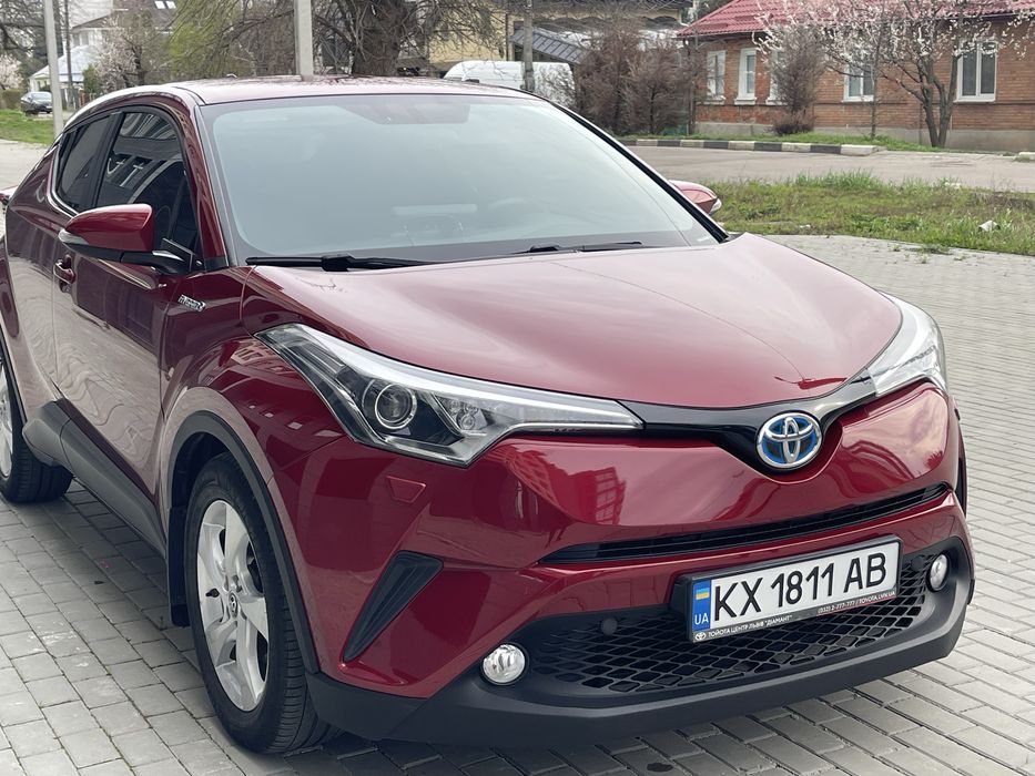 Продам офіційний автомобіль Toyota CH-R  Гібрід .