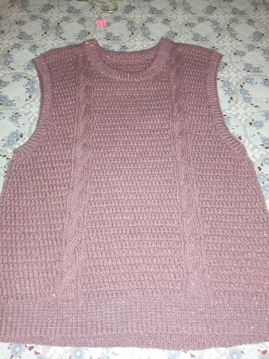 Дарую жилетку  ручна робота.