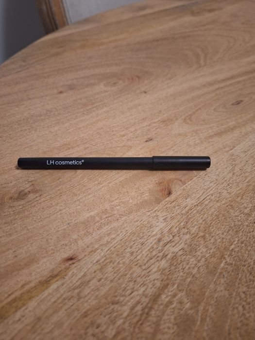 Czarna kredka do oczu