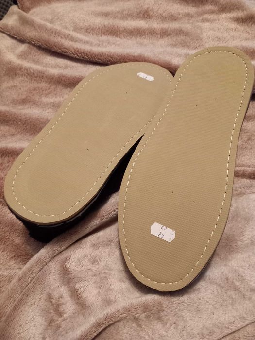 Bambosze niskie ciepłe kapcie szerokie papcie 42