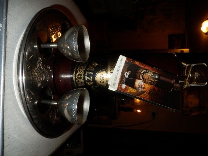 мельхиоровая подставка,поднос под бутылку и рюмки