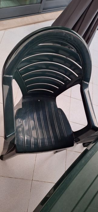 Mesa e cadeiras jardim