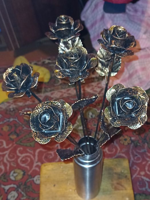 Кованые розы букет