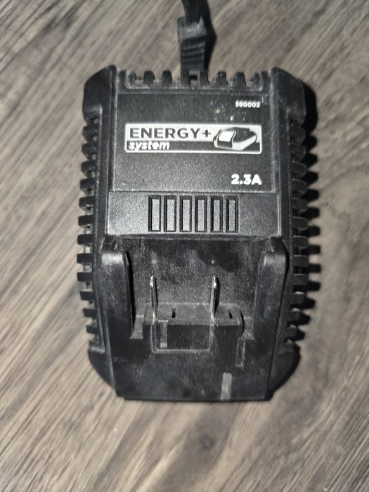 Zestaw Graphite wiertarko-wkrętarka plus latarka