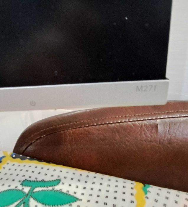 Monitor HP M27f pouco usado