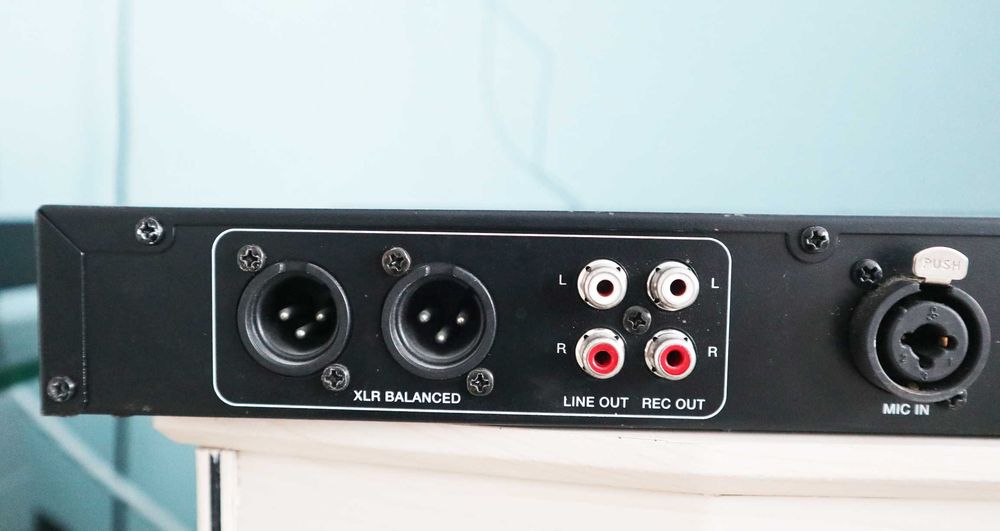 CD проигрыватель Gemini CDMP-1500 mp3 плеер USB и Omnitronic CMP-101