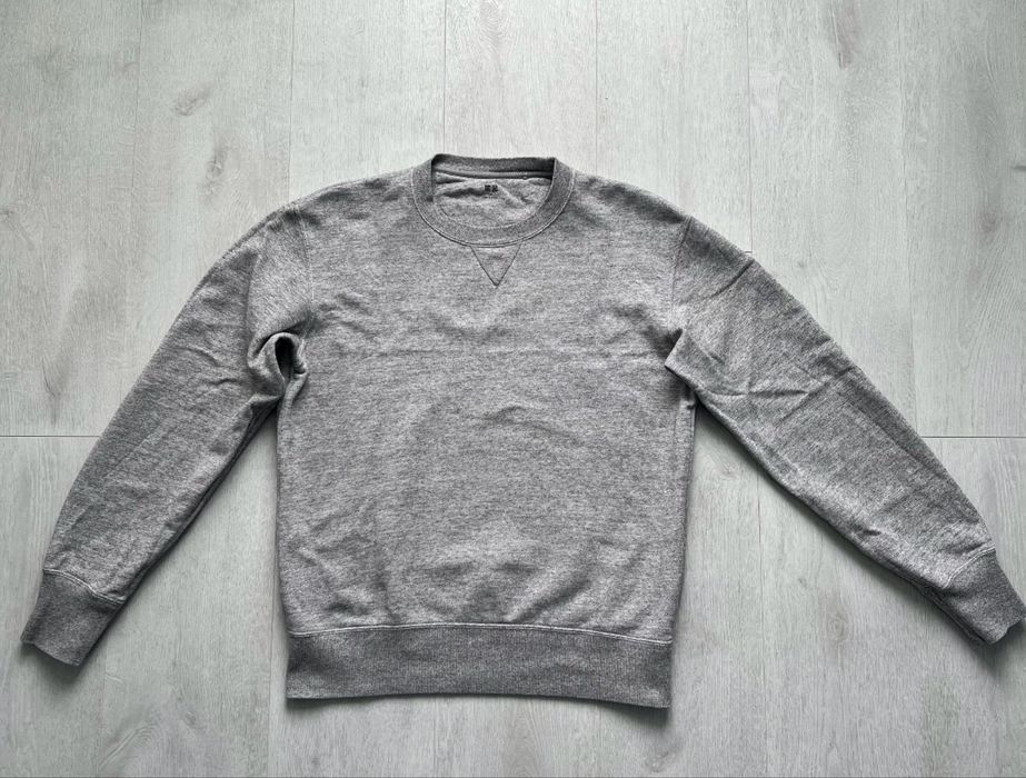 Uniqlo sweatshirt