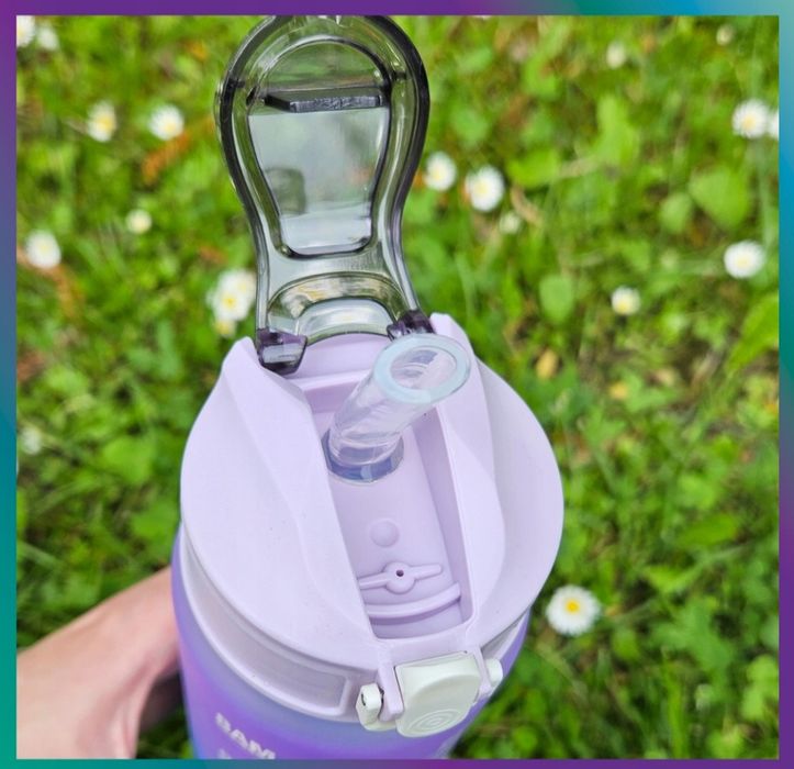 Butelka z silikonową słomką