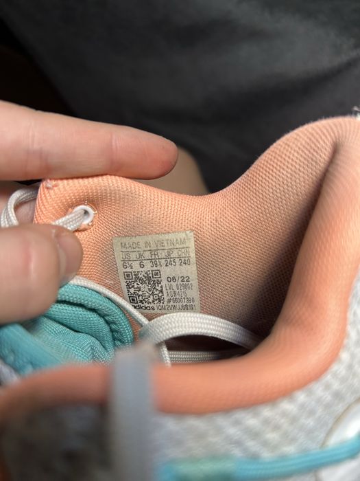 Баскетбольні кросівки адідас