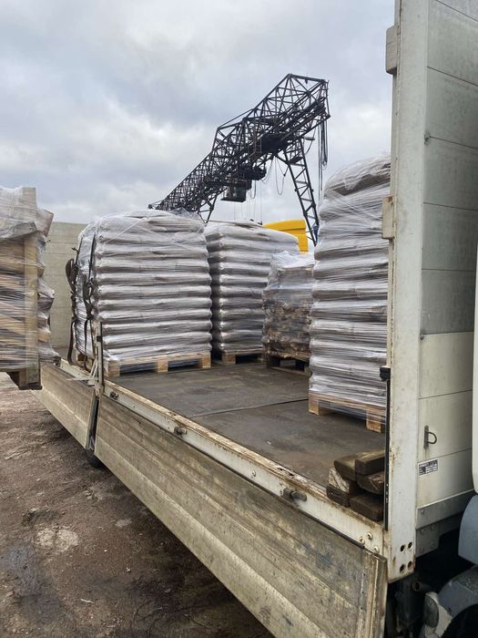 Пелета сосна дуб 6мм для котлів дрова дубови пиляні складені на піддон