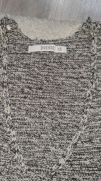 Sweterek diversa