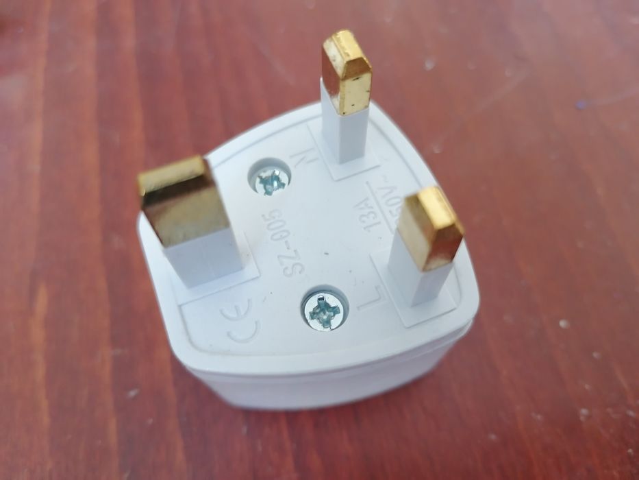 Adaptador tomada viagem