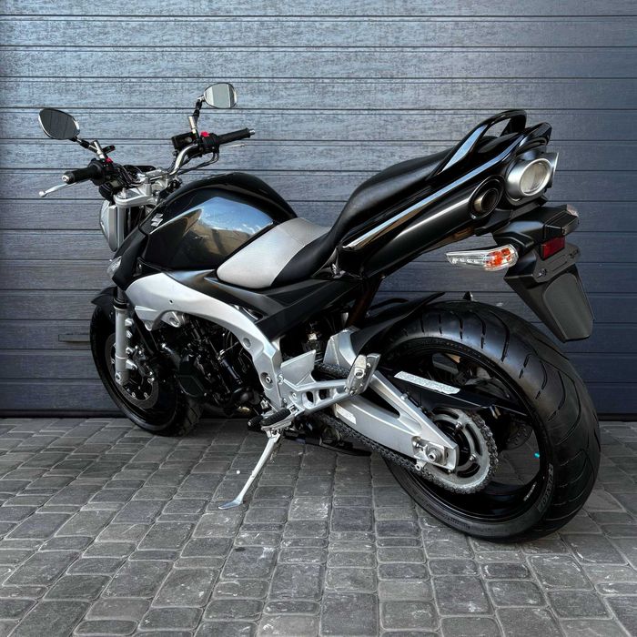 Продам мотоцикл Suzuki GSR 600 (0304)