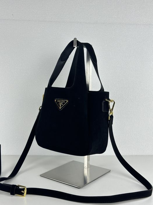 Жіноча сумка Prada