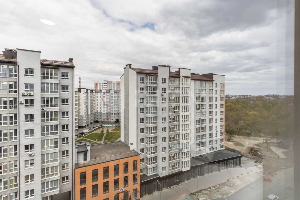 Продається 2-кімнатна квартира з ремонтом.