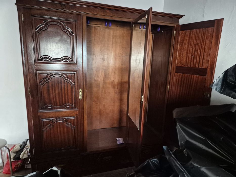 Roupeiro três portas