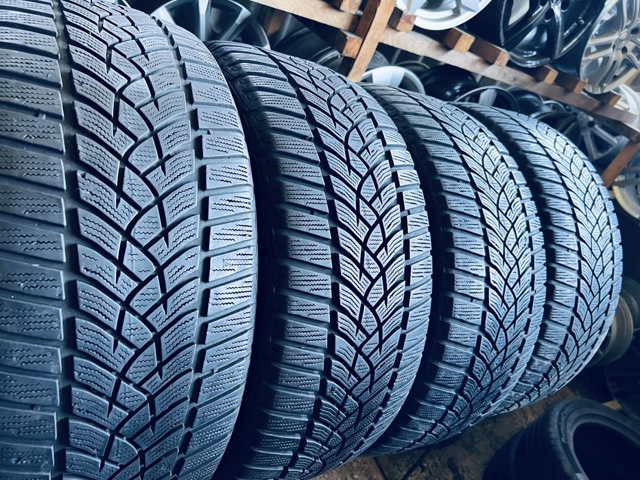 Шини Резина Зимові 235 45 18 Goodyear UltraGrip Performance 4шт