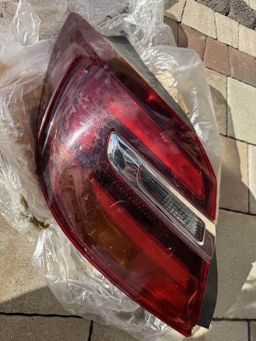 Uszkodzona lewa lampa tyl opel insignia a