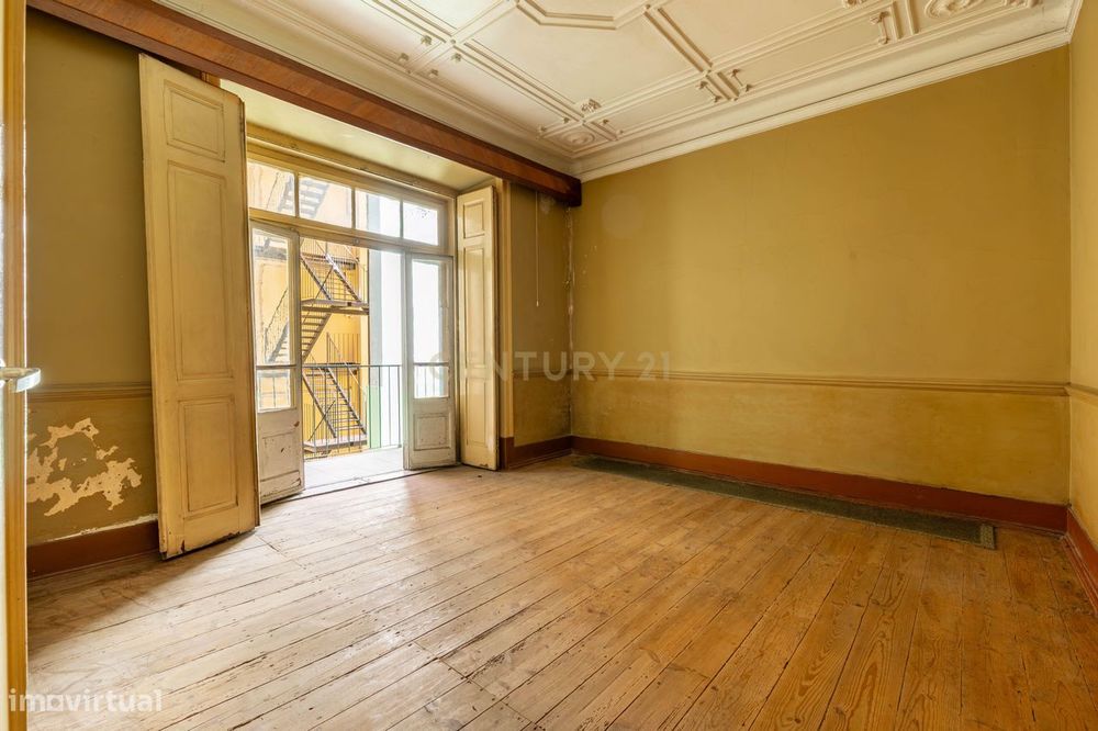 Charme Clássico | 185 m² | Varanda | Estrela - Lisboa